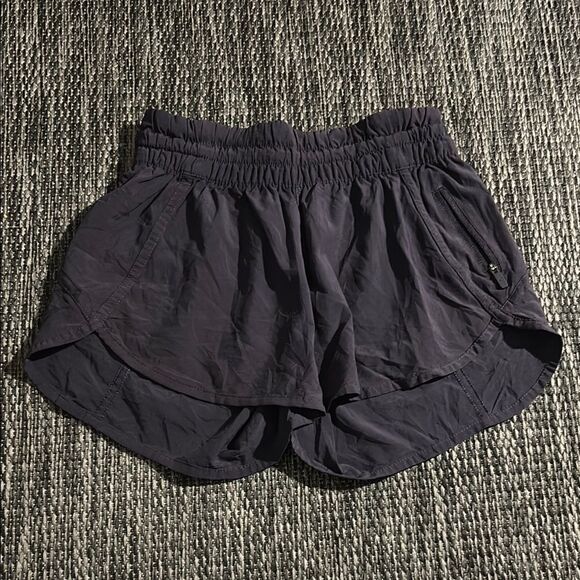 Lululemon Tracker Short V (4") - Picture 1 of 10
